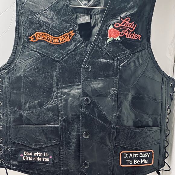 DIAMOND PLATE GENUINE LEATHER BIKER VEST SNAPS LACED SIDES 8 UNIQUE  PATCHES SML - Picture 1 of 14